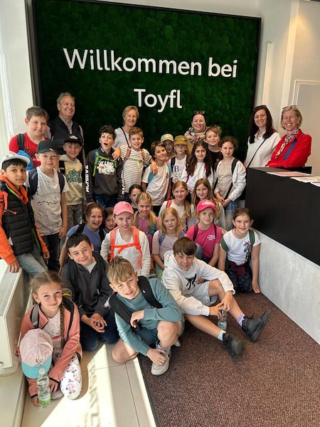 Exkursion mit Volksschulkindern durch Hennersdorf - Bild 2